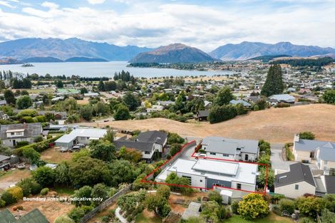 Photo of property in 15 Faulks Terrace, Wanaka, 9305