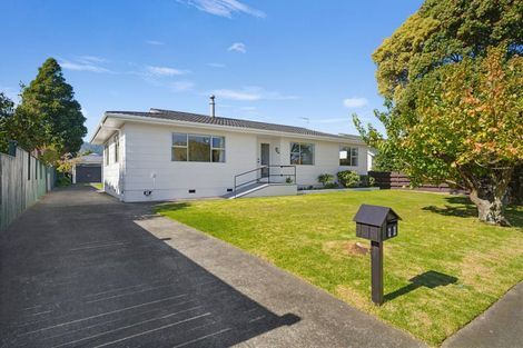 Photo of property in 12 Nimmo Avenue West, Waikanae, 5036