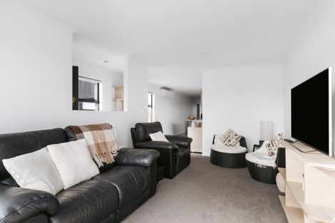 Photo of property in 20 Atutahi Lane, Papamoa, 3118