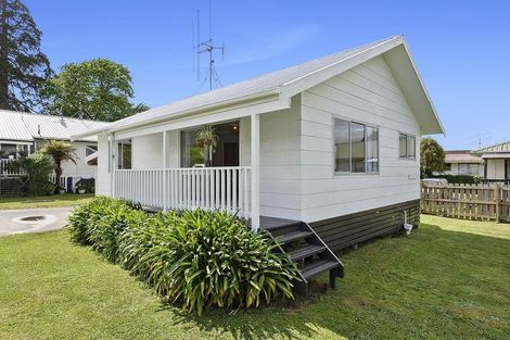 Photo of property in 77 Lake Crescent, Hamilton Lake, Hamilton, 3204