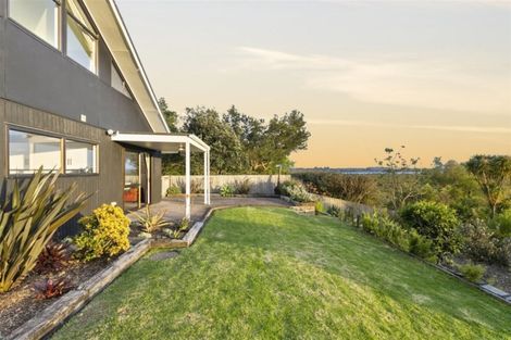 Photo of property in 44 Rewarewa Road, Te Atatu Peninsula, Auckland, 0610
