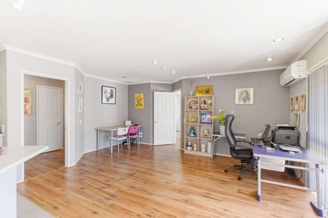 Photo of property in 20 Mandalay Place, Waiuku, 2123