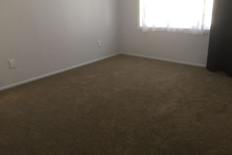 Photo of property in 28 Edwards Avenue, Henderson, Auckland, 0610