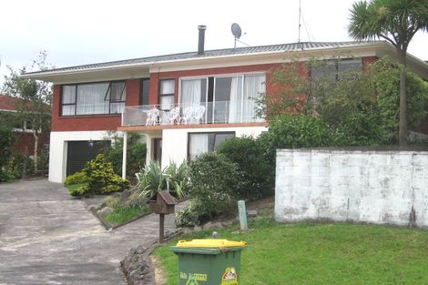 Photo of property in 27 Martin Crescent, Northcote, Auckland, 0627