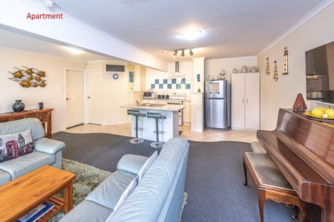 Photo of property in 20 Great North Road, Saint Johns Hill, Whanganui, 4500