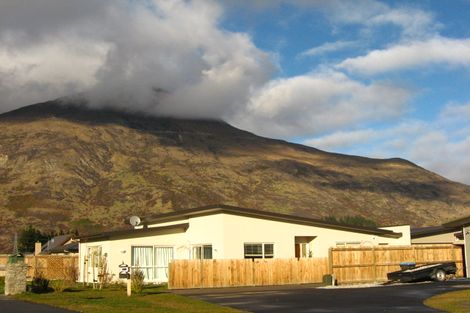 Photo of property in 18a Haddow's Place, Lake Hayes, Queenstown, 9304