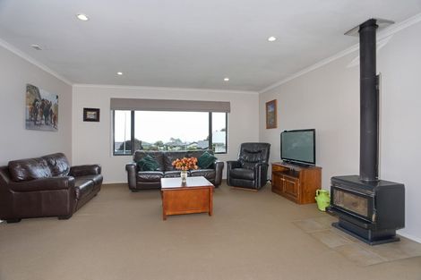 Photo of property in 4 Logan Grove, Feilding, 4702
