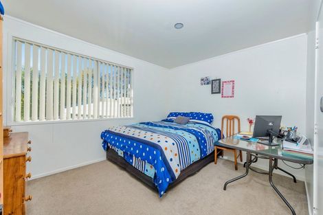 Photo of property in 2 Doone Place, Massey, Auckland, 0614