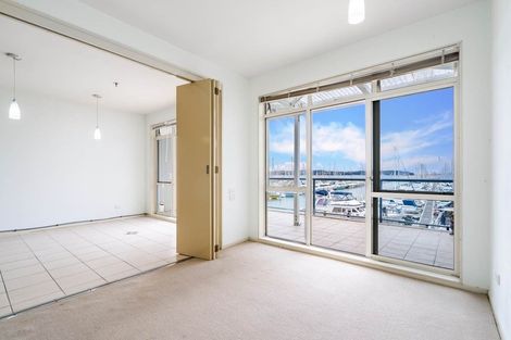 Photo of property in 16/15 Clearwater Cove, West Harbour, Auckland, 0618
