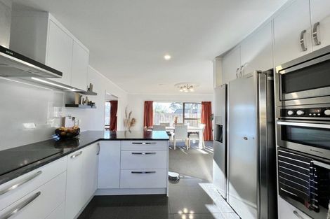 Photo of property in 9 Syntax Place, Conifer Grove, Takanini, 2112