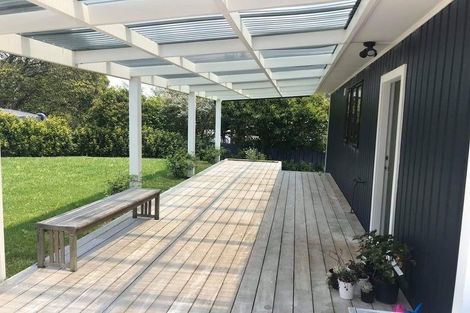 Photo of property in 5 Holiday Road, Stanmore Bay, Whangaparaoa, 0932