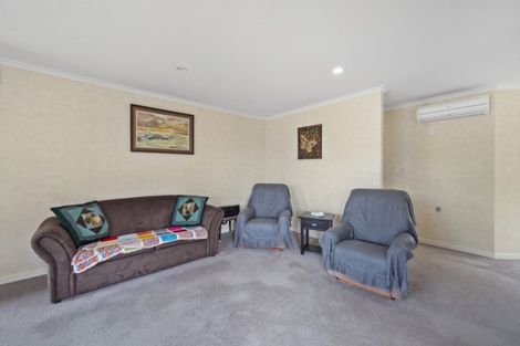 Photo of property in 28 Sovereign Isle Lane, Rototuna, Hamilton, 3210
