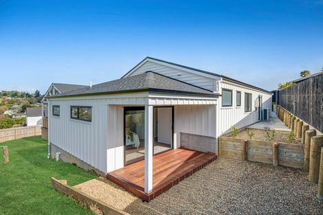 Photo of property in 4d Forlong Rise, Helensville, 0800