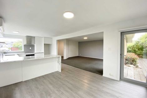 Photo of property in 2/66 Middlepark Road, Sockburn, Christchurch, 8042