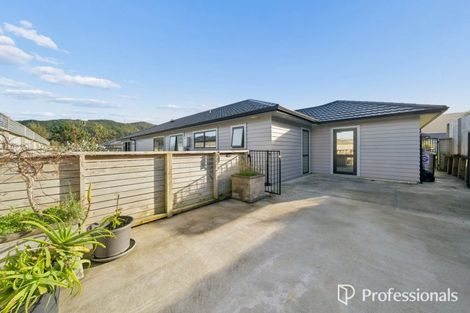 Photo of property in 6 Jack Vaughan Grove, Wainuiomata, Lower Hutt, 5014