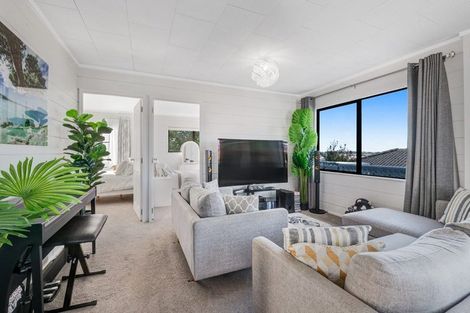 Photo of property in 57a Wade River Road, Stanmore Bay, Whangaparaoa, 0932