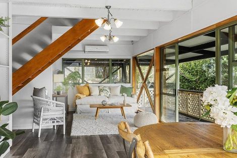 Photo of property in 117 Gloaming Hill, Titahi Bay, Porirua, 5022