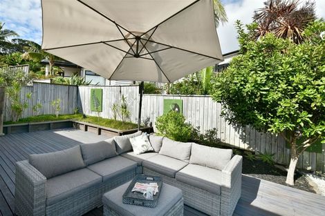 Photo of property in 12 Tawhana Crescent, Red Beach, 0932