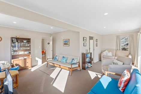 Photo of property in 114 Field Way, Waikanae Beach, Waikanae, 5036