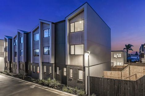 Photo of property in 13 Paetai Lane, Te Atatu Peninsula, 0610