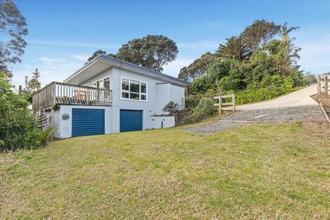 Photo of property in 12 Takarei Terrace, Mokau, 4376