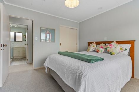Photo of property in 1 Mangorei Road, Merrilands, New Plymouth, 4312