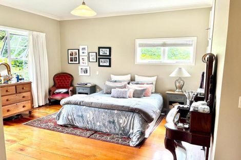 Photo of property in 11 Pendarves Street, New Plymouth, 4310