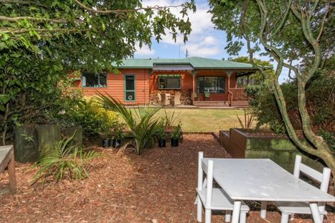 Photo of property in 537 Richmond Road, Lepperton, New Plymouth, 4373