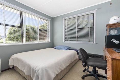 Photo of property in 24 School Road, Te Atatu South, Auckland, 0610