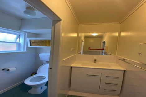 Photo of property in 6 Rewarewa Road, Te Atatu Peninsula, Auckland, 0610