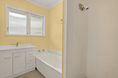 Photo of property in 1/7 Dakota Avenue, Beach Haven, Auckland, 0626