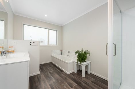 Photo of property in 183 Lakes Boulevard, Pyes Pa, Tauranga, 3112