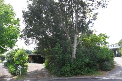 Photo of property in 8 Morlie Place, Torbay, Auckland, 0630
