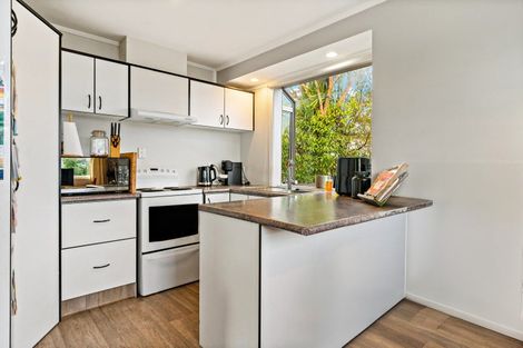 Photo of property in 25 Helleur Road, Massey, Auckland, 0614