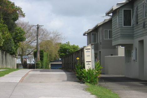 Photo of property in 1/130 East Coast Road, Forrest Hill, Auckland, 0620