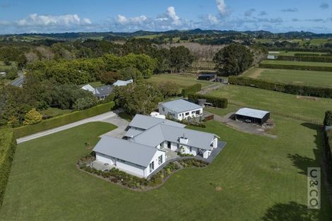Photo of property in 88 Taupaki Road, Taupaki, 0782