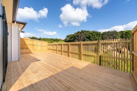 Photo of property in 36 Whakairo Crescent, Gulf Harbour, Whangaparaoa, 0930