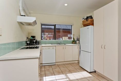 Photo of property in 37 Fields Parade, Oteha, Auckland, 0632
