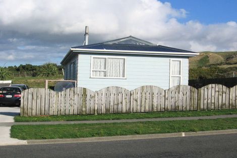 Photo of property in 123 Pikarere Street, Titahi Bay, Porirua, 5022
