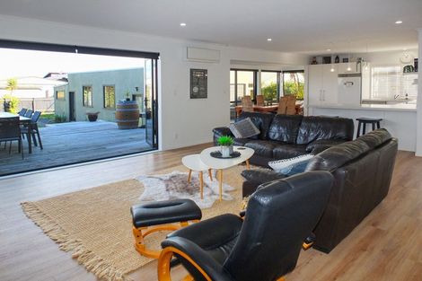 Photo of property in 50 Shortt Street, Foxton Beach, Foxton, 4815
