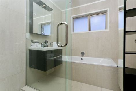 Photo of property in 1/226 Forrest Hill Road, Forrest Hill, Auckland, 0620