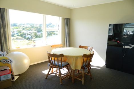 Photo of property in 3 Merritt Way, Newlands, Wellington, 6037