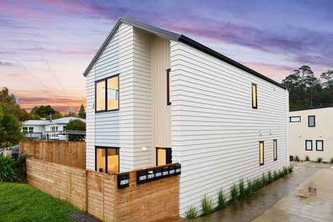 Photo of property in 1/42 Woodside Road, Massey, Auckland, 0614