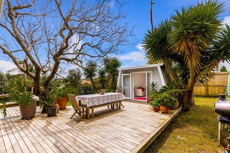 Photo of property in 18 Taioma Crescent, Te Atatu Peninsula, Auckland, 0610