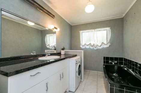 Photo of property in 2 Ewan Place, Taradale, Napier, 4112