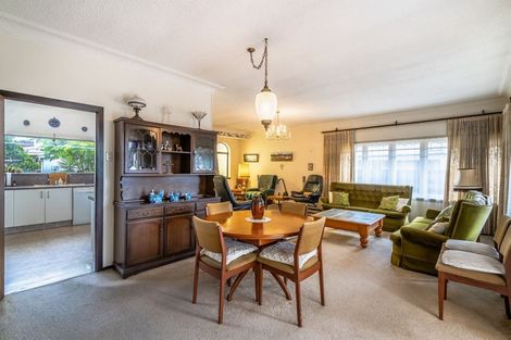 Photo of property in 1/6 Shakespeare Road, Milford, Auckland, 0620