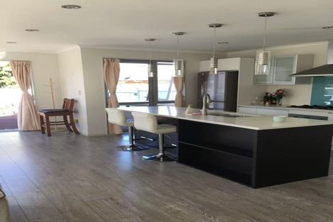 Photo of property in 35 South Kensington Way, Henderson, Auckland, 0612