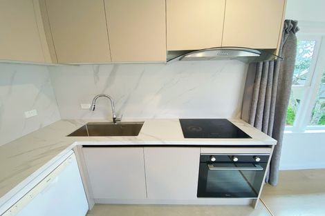 Photo of property in 8a/1 Bracken Avenue, Takapuna, Auckland, 0622