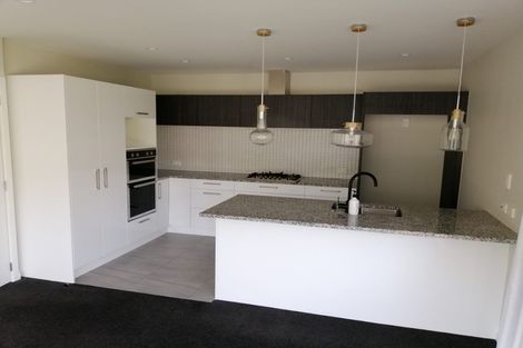 Photo of property in 10f1- Victoria Street, Ebdentown, Upper Hutt, 5018