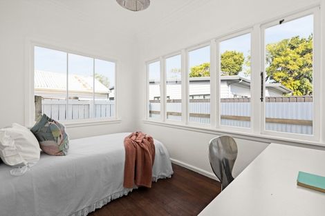 Photo of property in 14 Savage Crescent, Marewa, Napier, 4110